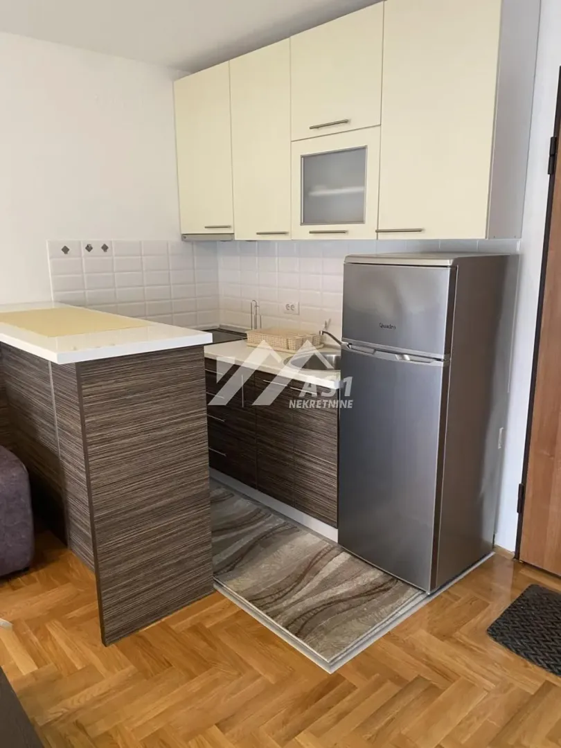 Izdavanje, jednosoban stan, 32m², Bulevar Oslobodjenja, Novi Sad Sve Podlokacije