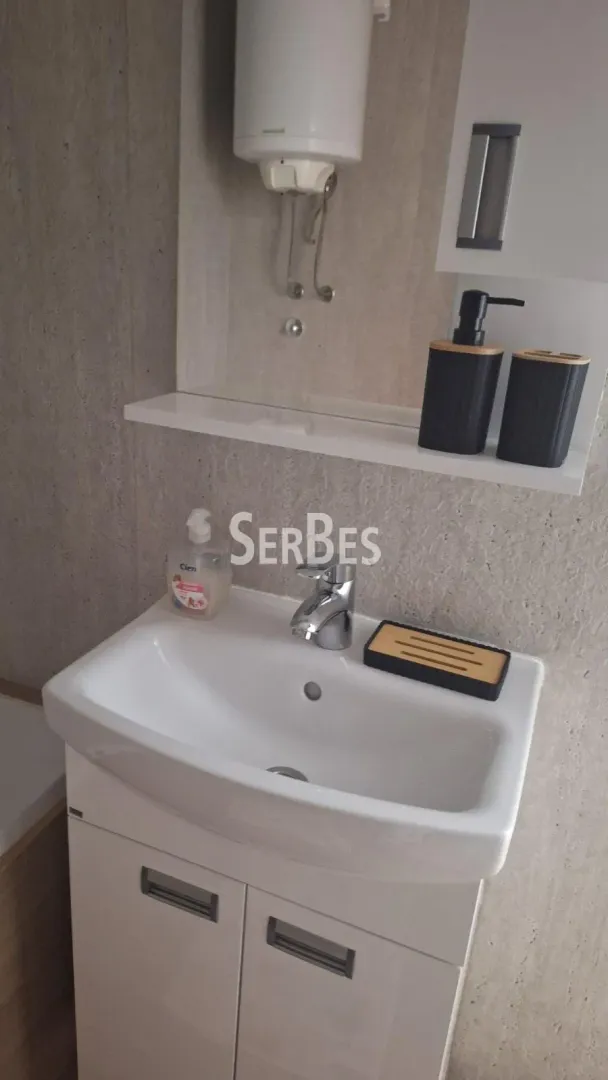 Izdavanje, jednosoban stan, 34m², Sajam, Novi Sad Sve Podlokacije