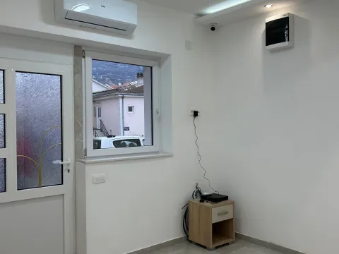 Izdavanje, poslovni prostor, 25m², Babin Do, Budva - image 14