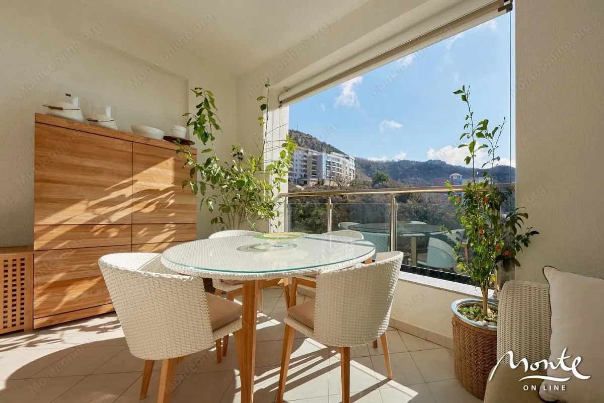 Sale, three bedroom apartment, 150m², Bečići, Budva