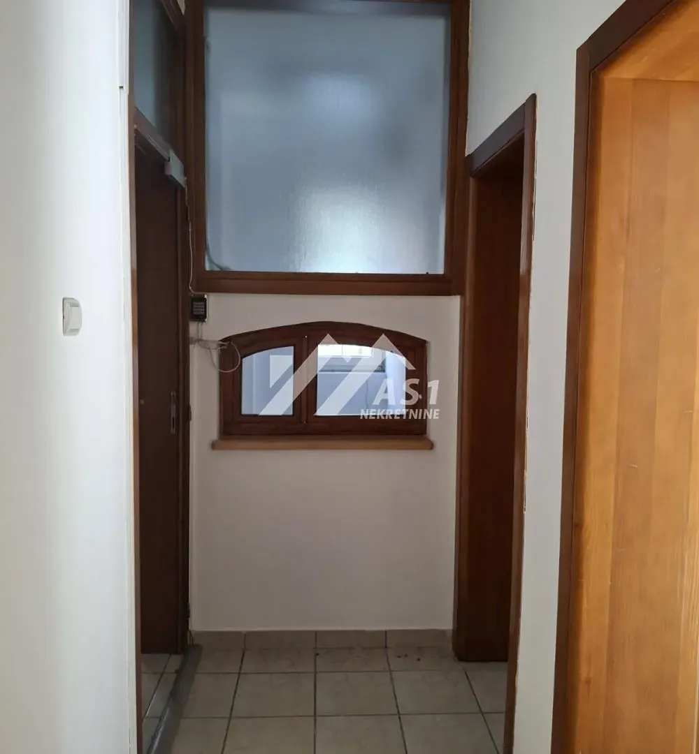 Rent, office space, 160m², Grbavica, Novi Sad Sve Podlokacije