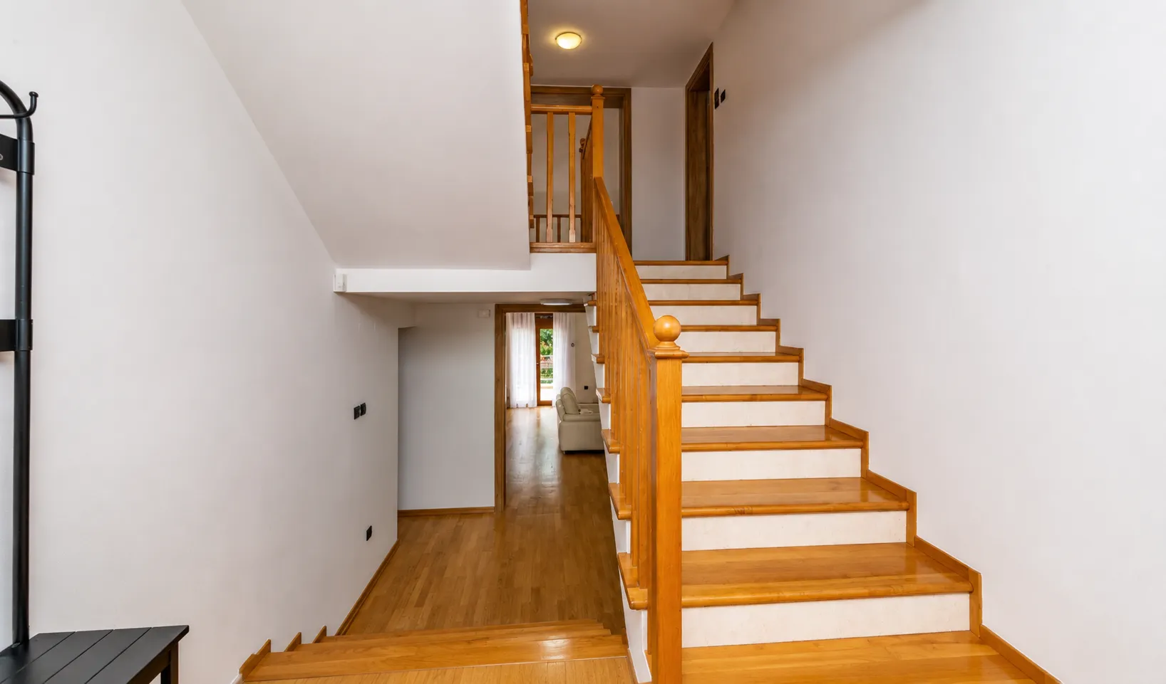 Rent, house, 280m², Gorica C, Podgorica