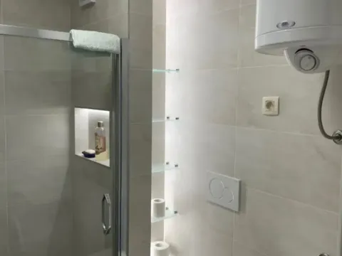 Izdavanje, jednosoban stan, 60m², Sveta Vrača, Kotor - image 8