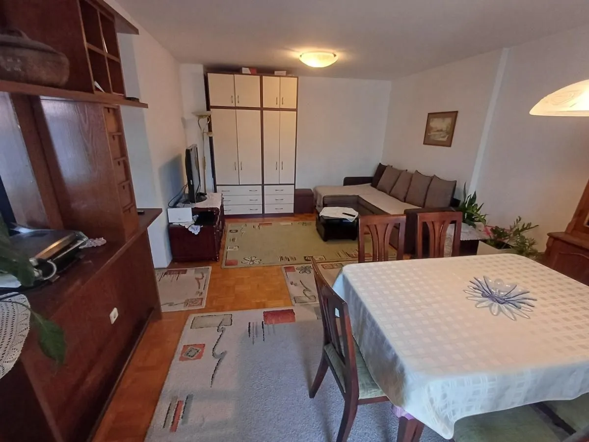 Prodaja, trosoban stan, 65m², Sajmište, Novi Sad