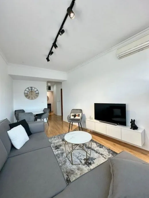 Izdavanje, jednosoban stan, 53m², Centar, Podgorica