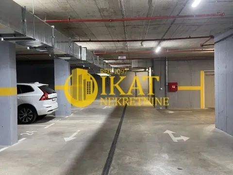 Parking garaža in Crveni Krst