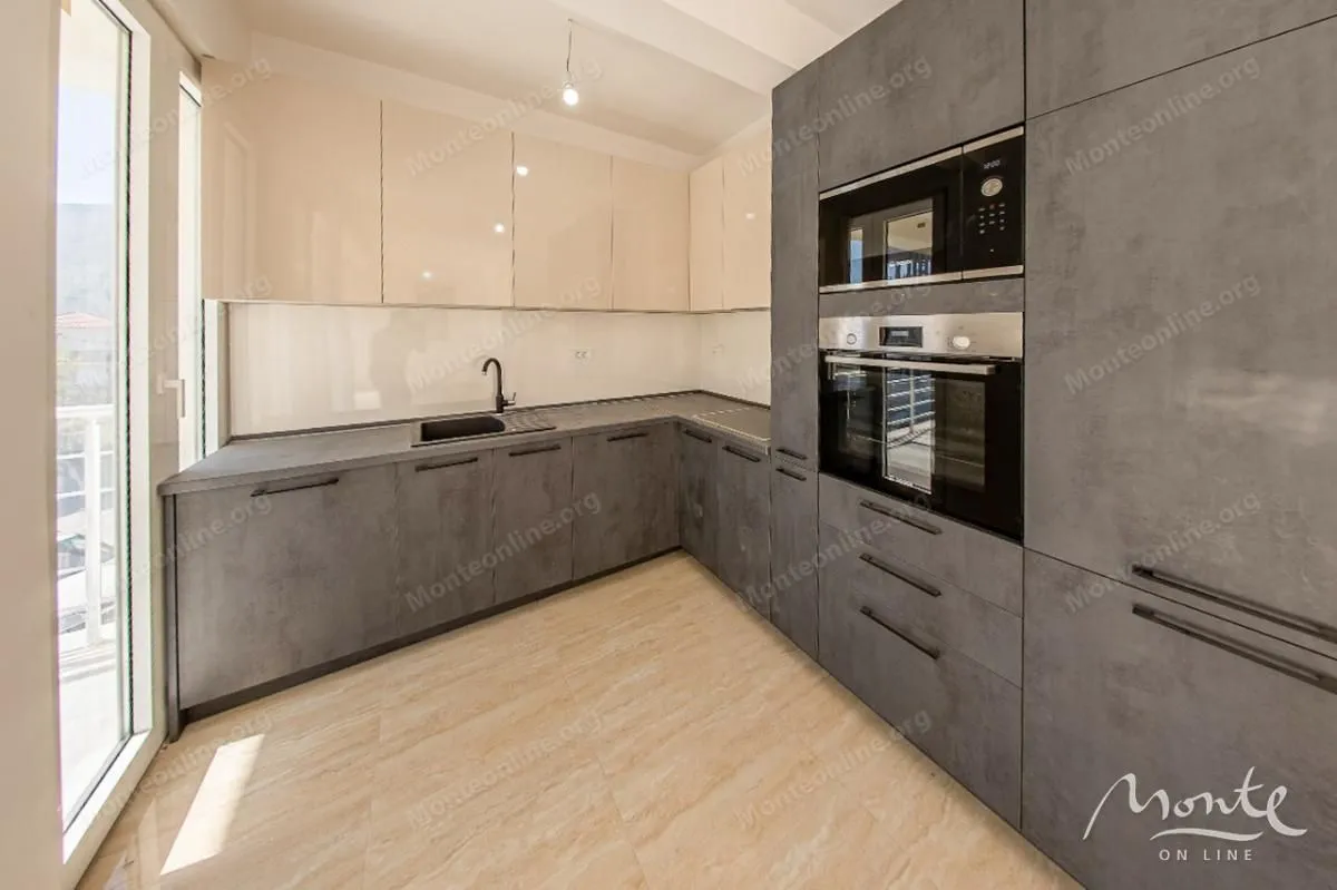 Prodaja, dvosoban stan, 73m², Đenovići, Herceg Novi