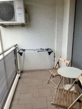 Mali balkon sa sklopivim namještajem i klima uređajem. - image 10