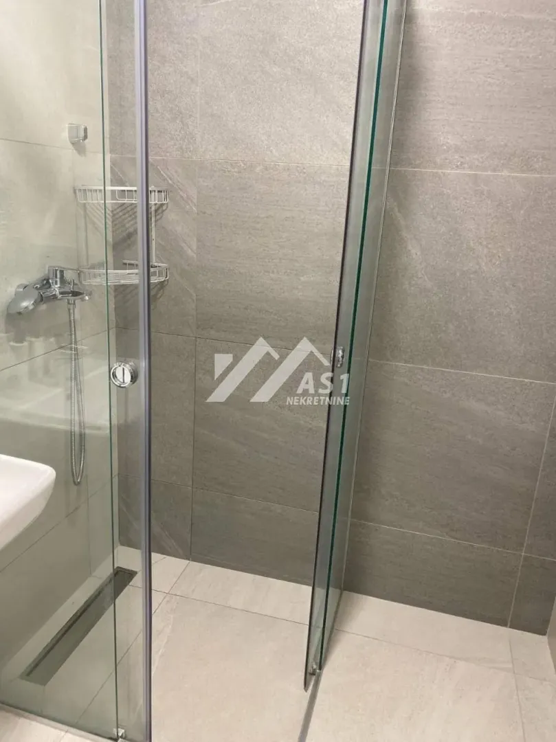 Izdavanje, trosoban stan, 70m², Adamovićevo Naselje, Novi Sad Sve Podlokacije