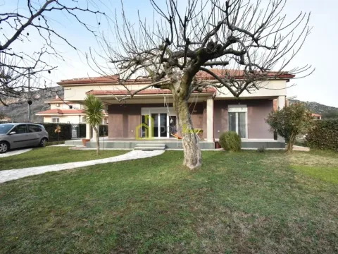 Sale, house, 191m², Tološi, Podgorica - image 22