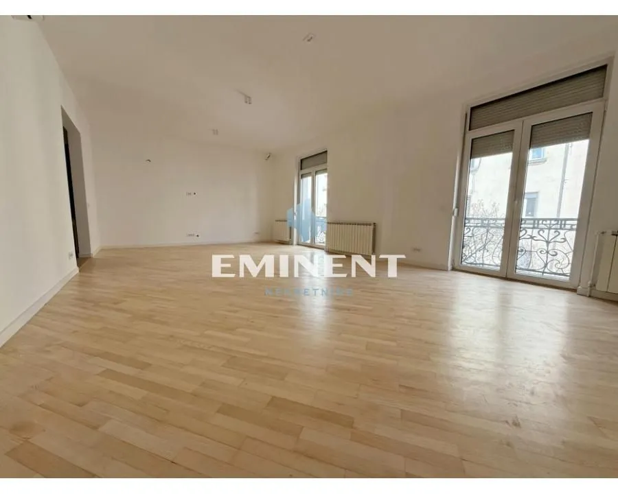 Izdavanje, trosoban stan, 130m², Stari Grad, Beograd