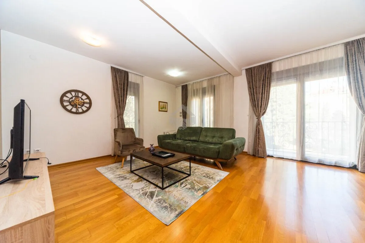 Izdavanje, dvosoban stan, 70m², Centar, Podgorica