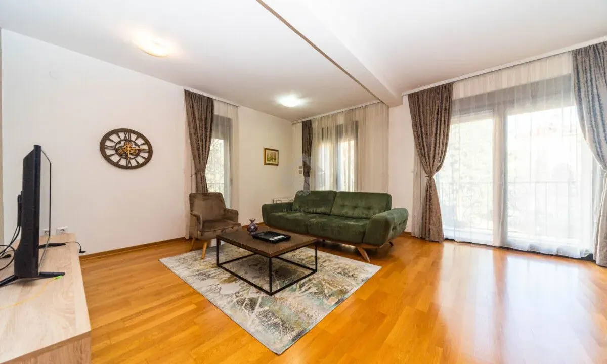Izdavanje, dvosoban stan, 70m², Centar, Podgorica