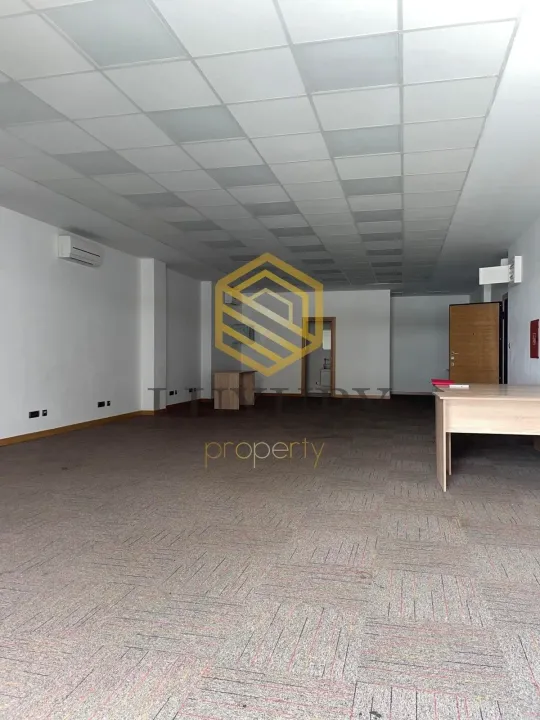 Izdavanje, poslovni prostor, 110m², Kod Capital Plaze, Podgorica