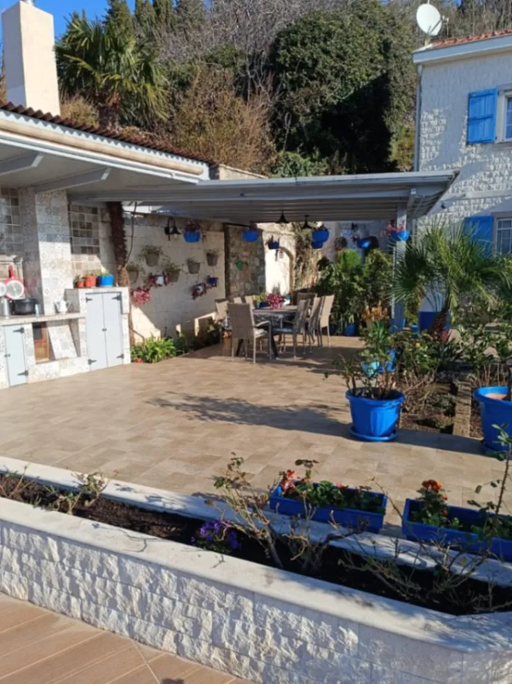 Prodaja, kuća, 330m², Donja Lastva, Tivat