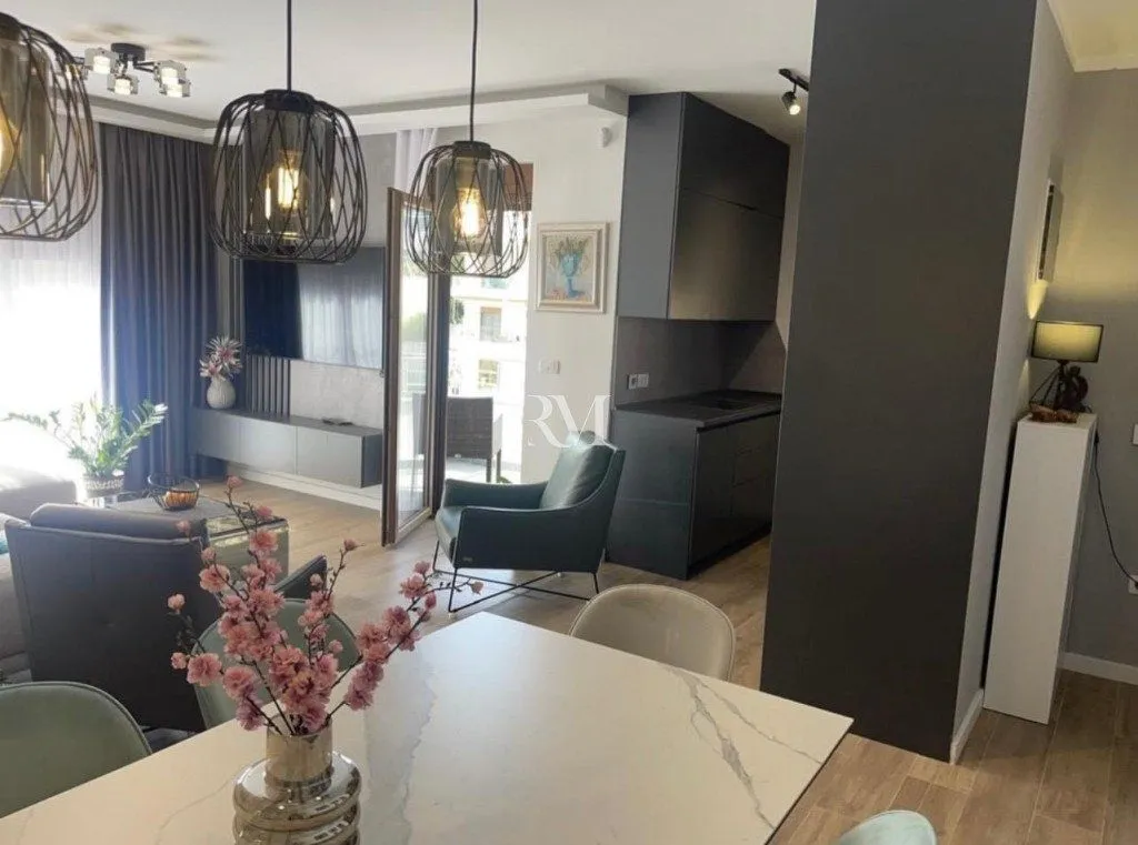 Prodaja, trosoban stan, 98m², Dobrota, Kotor