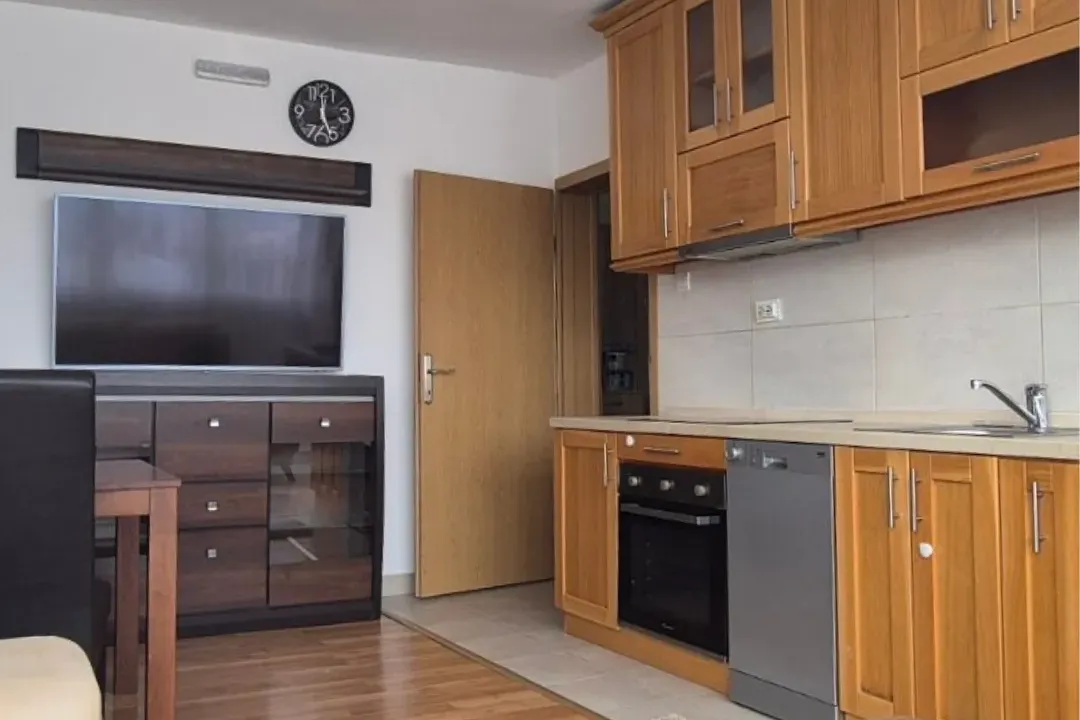 Izdavanje, jednosoban stan, 51m², Centar, Bar