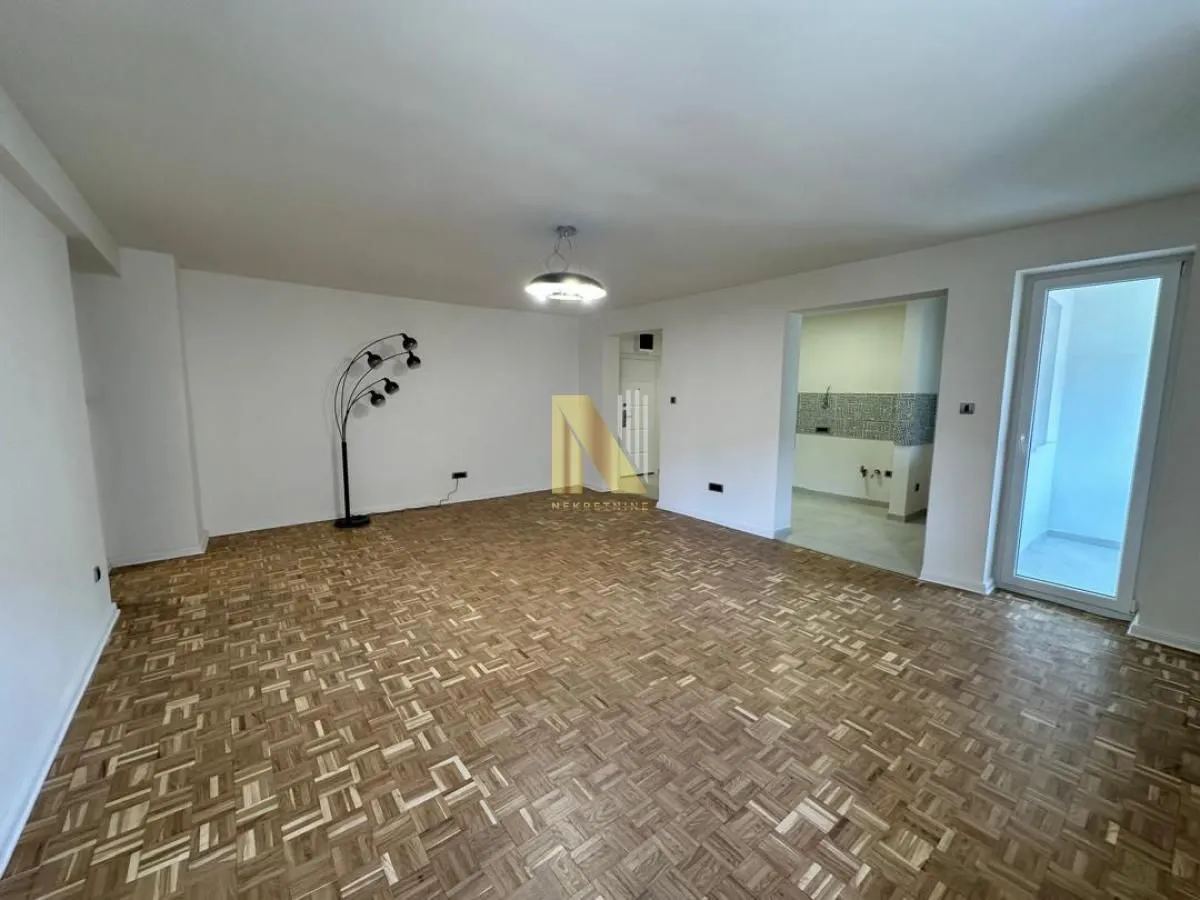 Prodaja, dvosoban stan, 64m², Adamovićevo Naselje, Novi Sad Sve Podlokacije