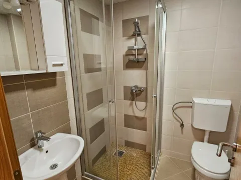 Izdavanje, jednosoban stan, 50m², Lazi, Budva - image 3