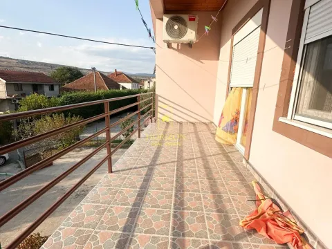 Prodaja, kuća, 191m², Tološi, Podgorica - image 11