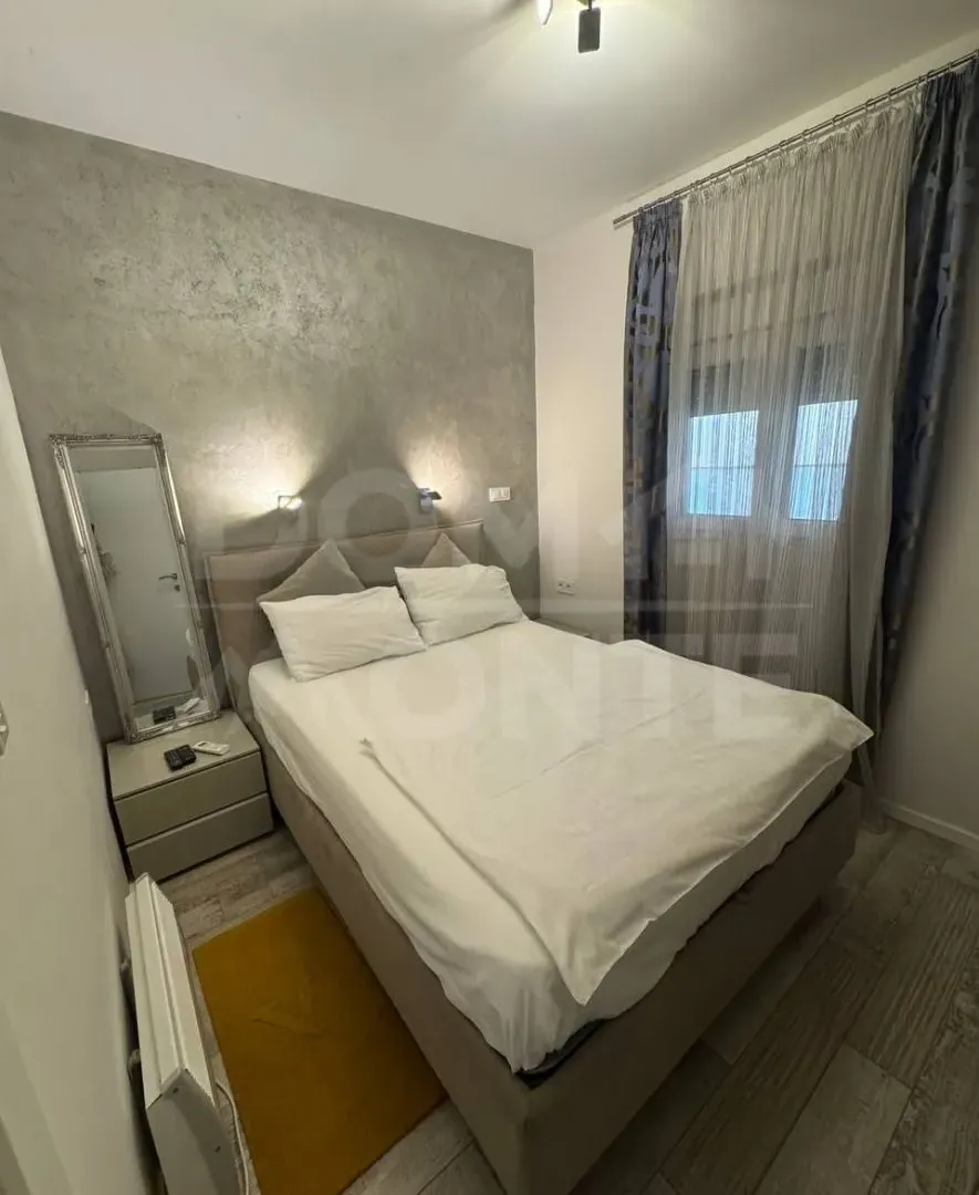 Izdavanje, dvosoban stan, 75m², Centar, Tivat