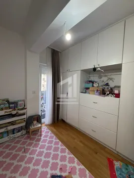 Dječja soba sa velikim ugradnim garderoberom i izlazom na terasu. - image 6