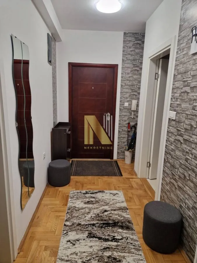 Izdavanje, dvosoban stan, 56m², Centar, Novi Sad