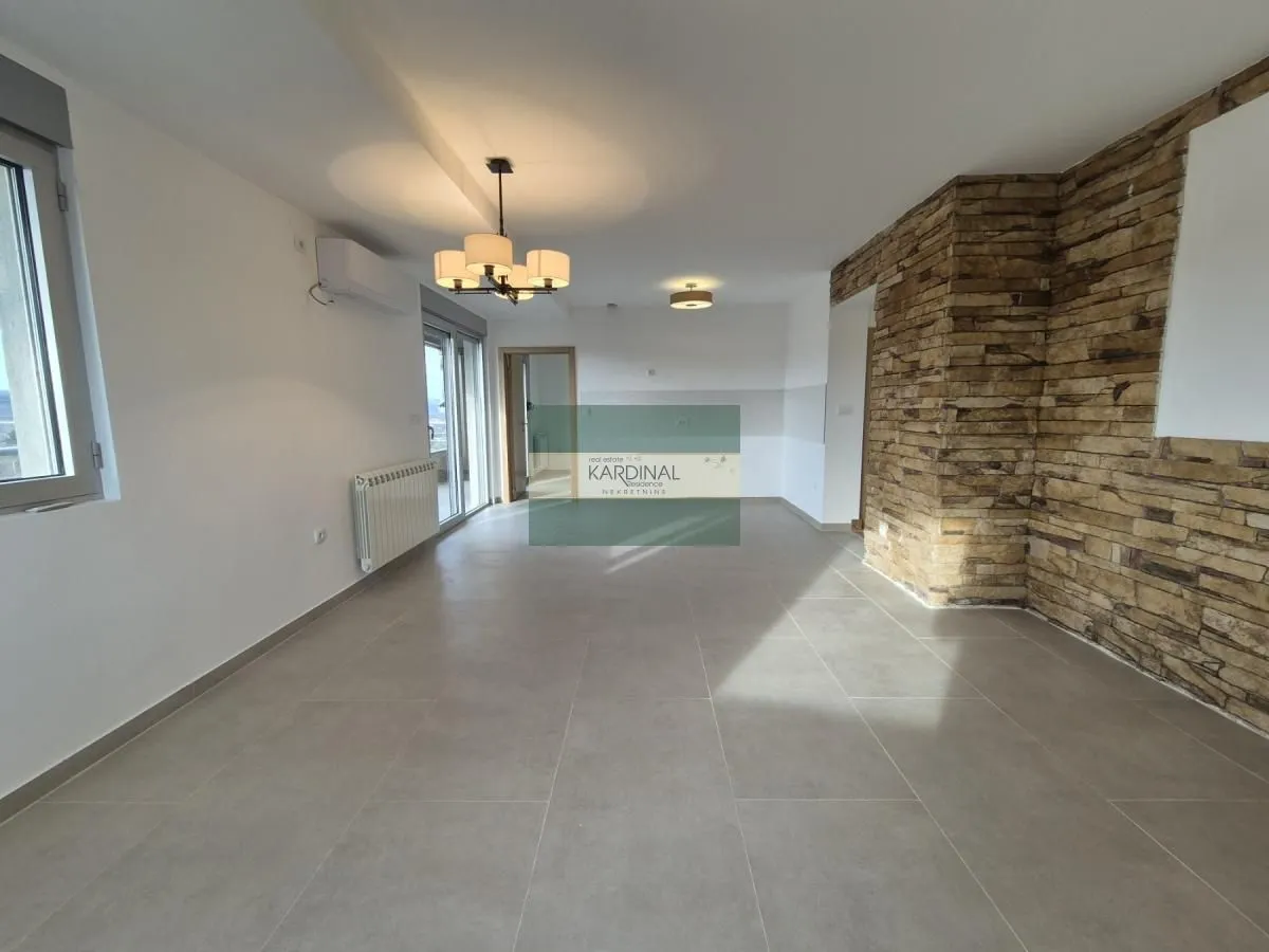 Prodaja, trosoban stan, 95m², Vašarište, Jagodina