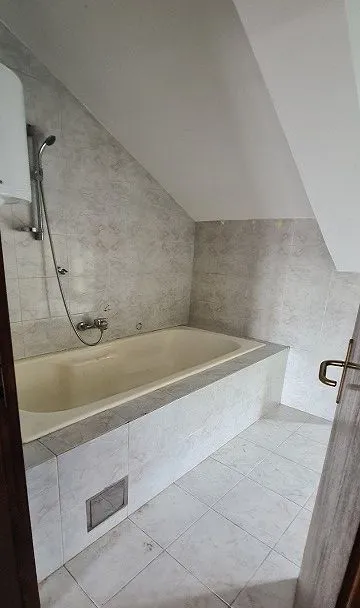 Izdavanje, kuća, 360m², Autokomanda, Voždovac Sve Podlokacije