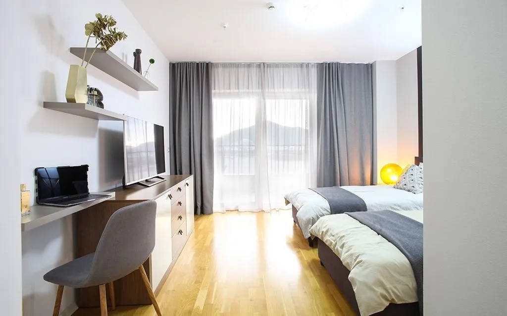 Izdavanje, trosoban stan, 198m², Budva, Crna Gora