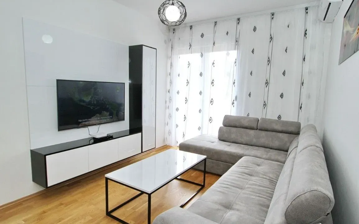 Izdavanje, jednosoban stan, 43m², Lazi, Budva