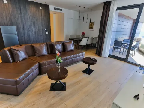 Izdavanje, dvosoban stan, 110m², Rafailovići, Budva - image 5