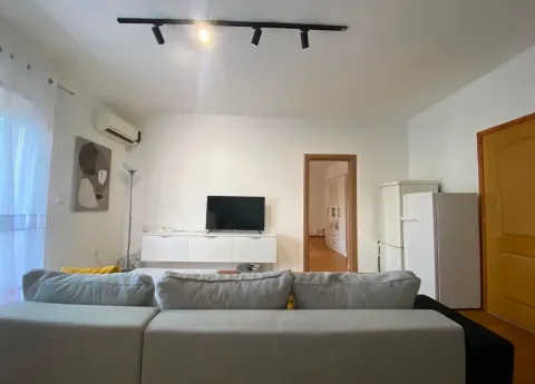 Izdavanje, dvosoban stan, 68m², Zagorič, Podgorica - image 2