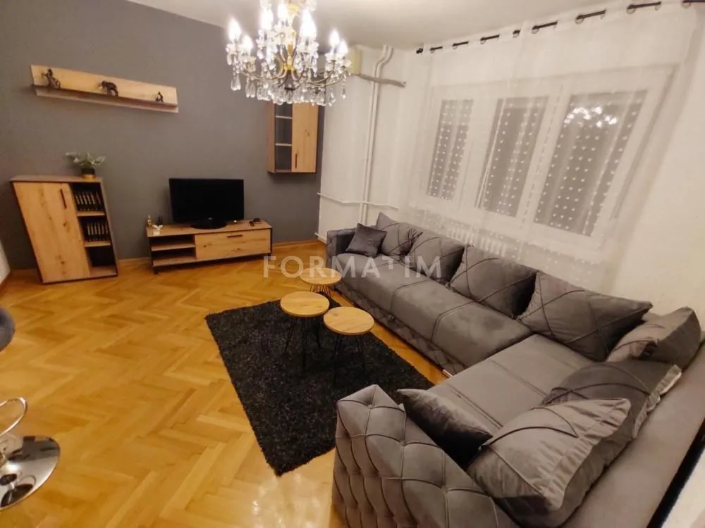 Izdavanje, trosoban stan, 85m², Savski Venac, Beograd