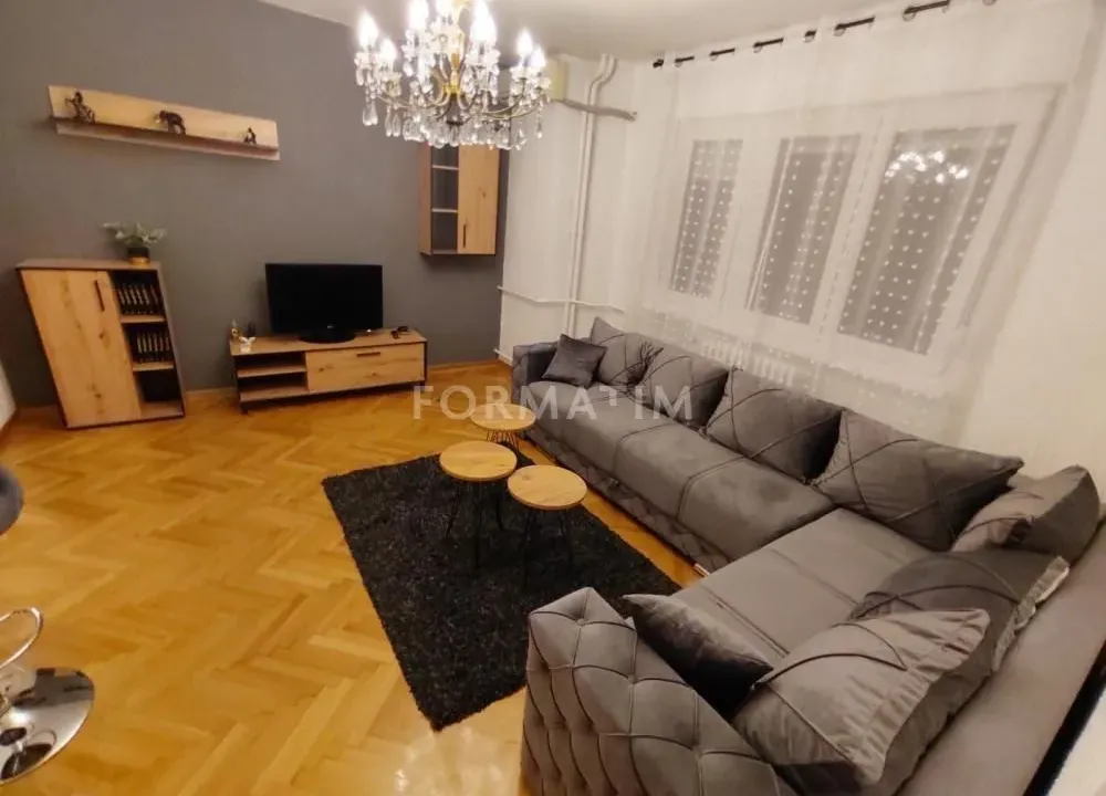 Izdavanje, trosoban stan, 85m², Savski Venac, Beograd