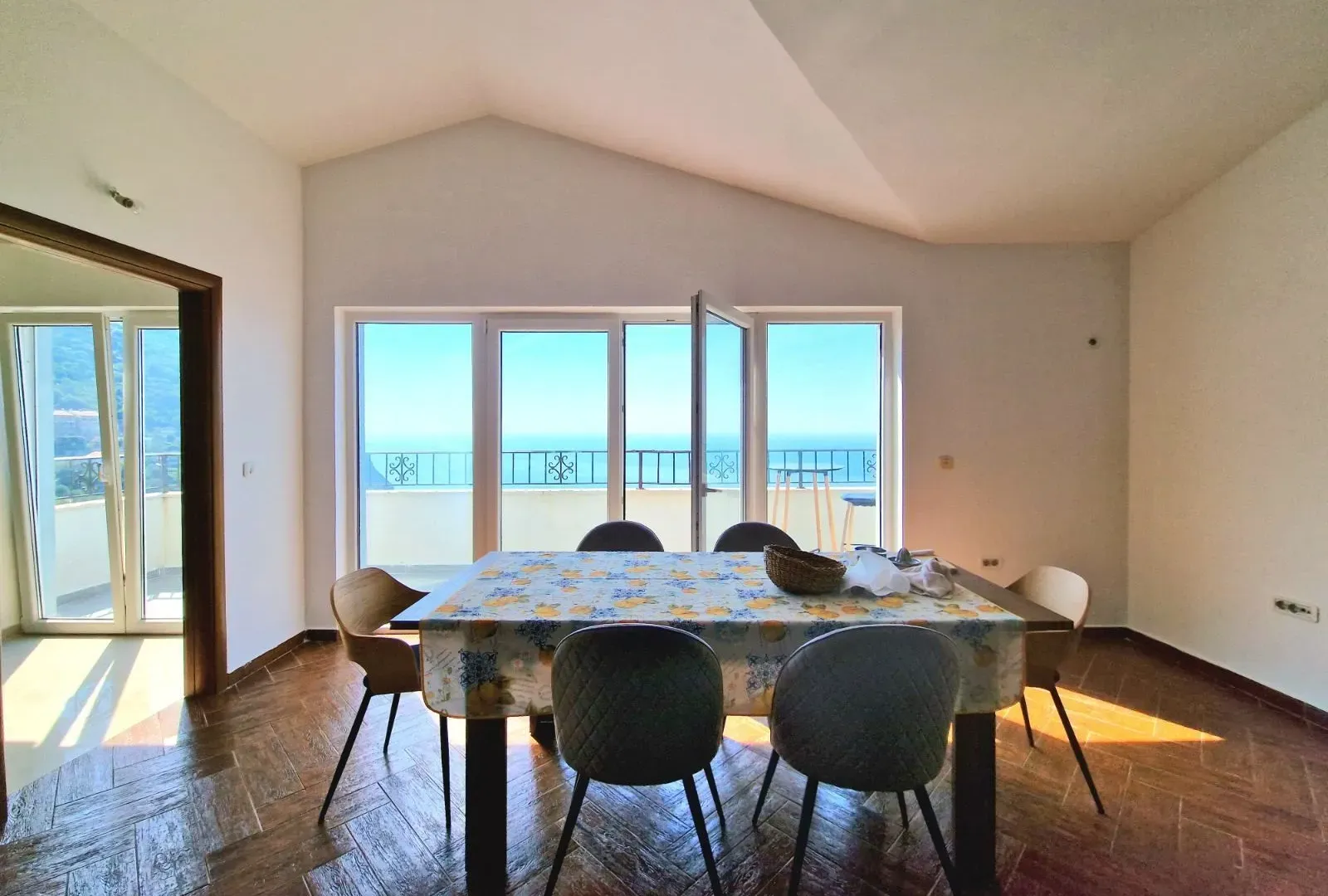 Rent, three bedroom apartment, 155m², Prijevor, Budva