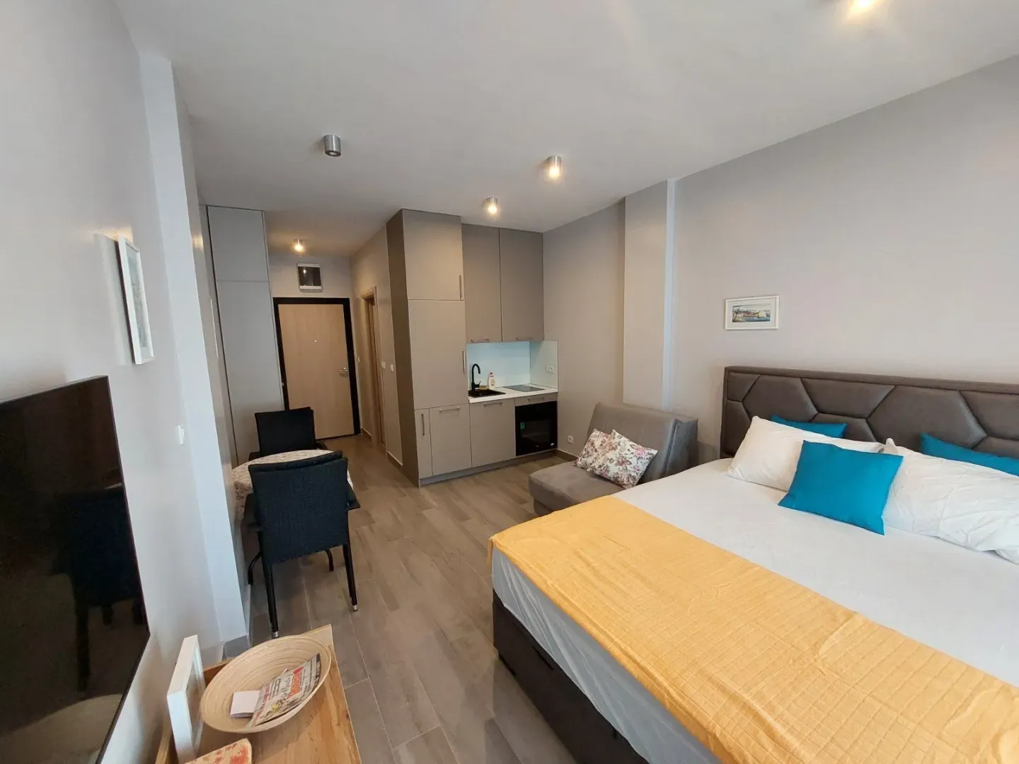 Izdavanje, garsonjera, 30m², Budva, Crna Gora