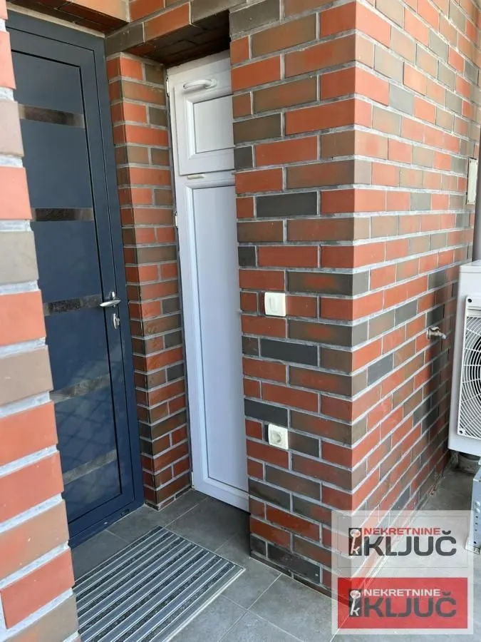 Prodaja, četvorosoban stan, 73m², Alibegovac, Petrovaradin