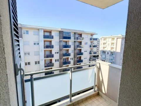 Izdavanje, dvosoban stan, 64m², City Kvart, Podgorica - image 11