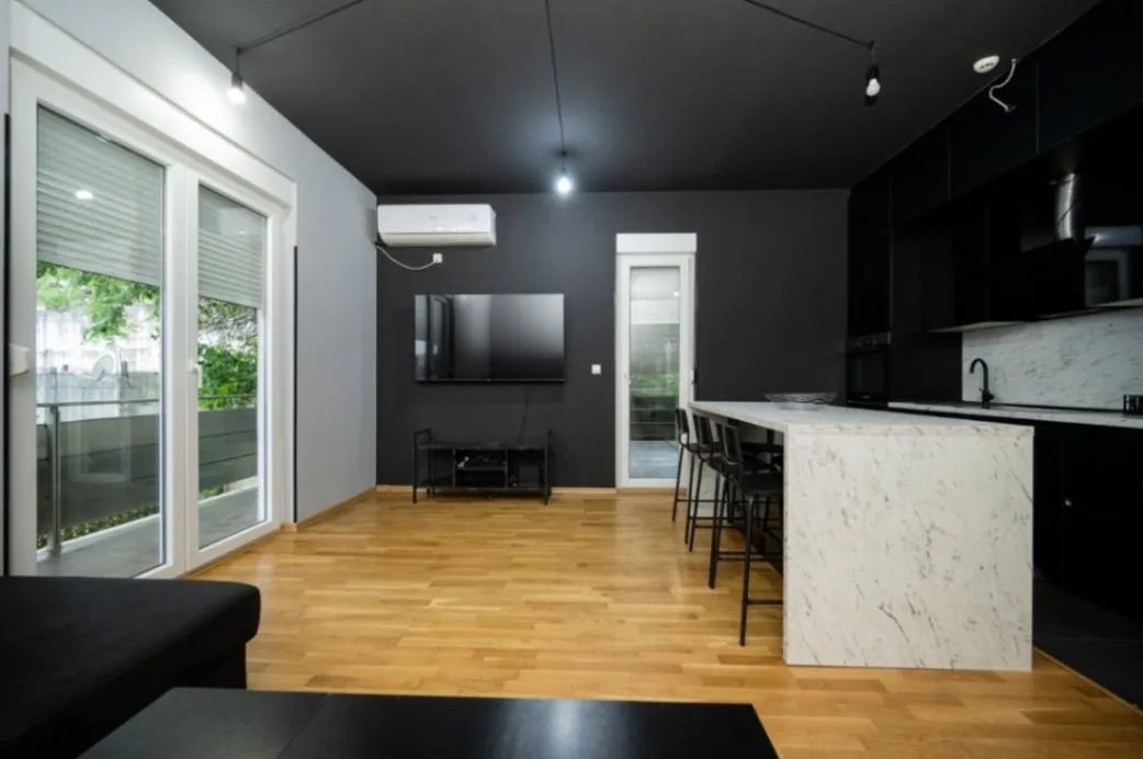 Izdavanje, jednosoban stan, 63m², Momišići, Podgorica