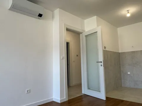Rent, one bedroom apartment, 46m², Tološka šuma, Podgorica - image 7