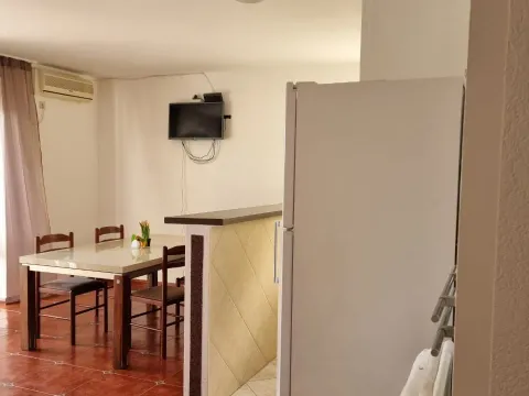 Sale, three bedroom apartment, 90m², Petrovac, Budva - image 6