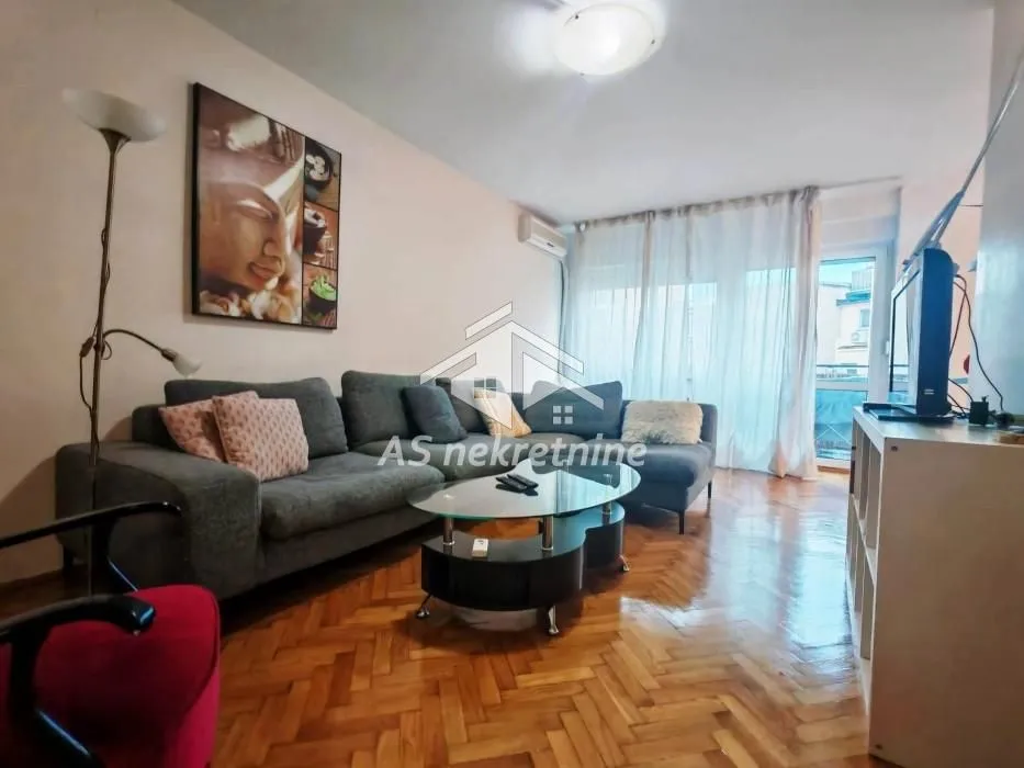 Rent, three bedroom apartment, 73m², Kalenić Pijaca, Vračar Sve Podlokacije
