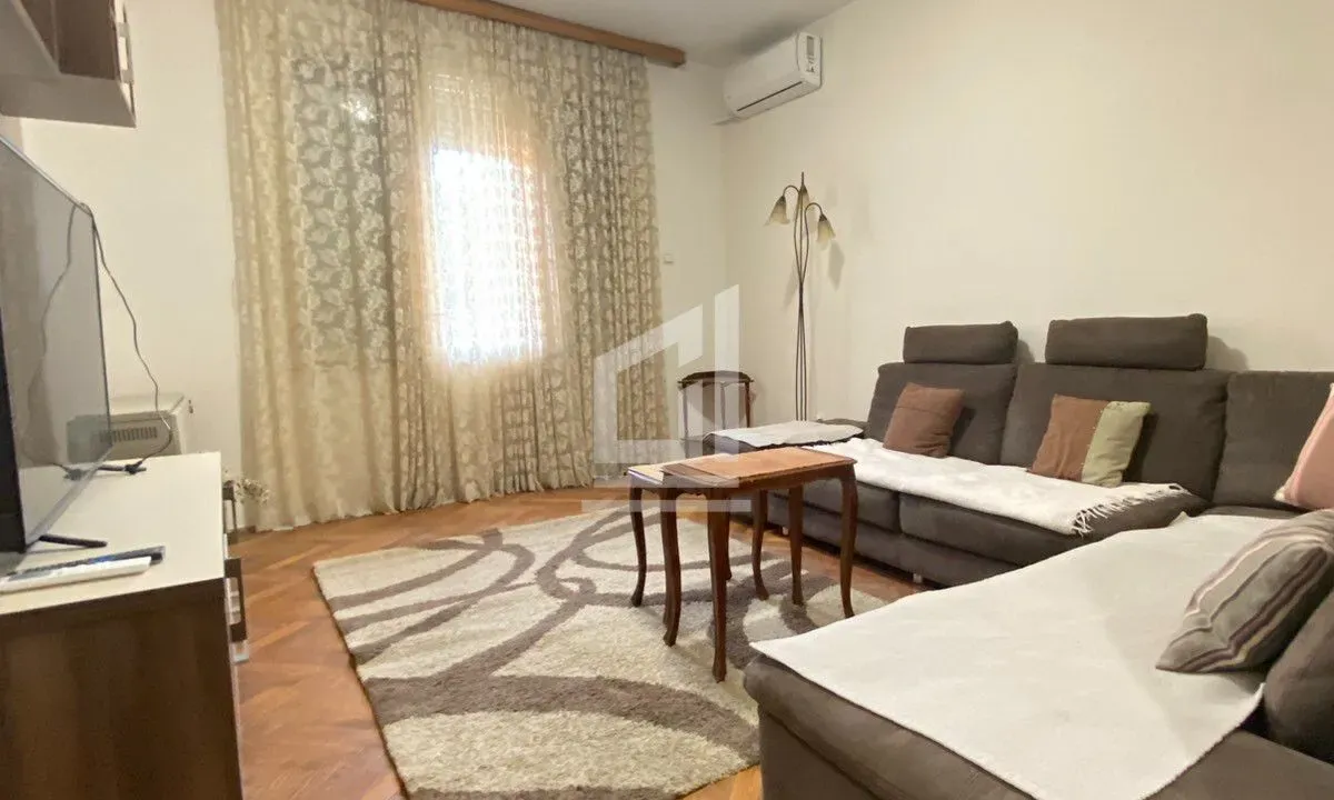 Izdavanje, dvosoban stan, 68m², Centar, Podgorica