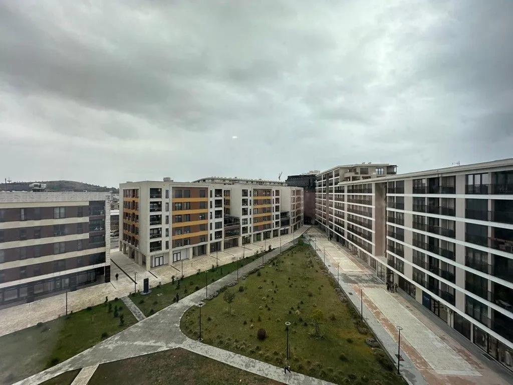 Izdavanje, dvosoban stan, 83m², Kod Capital Plaze, Podgorica