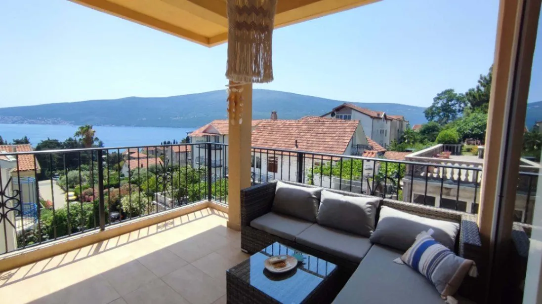 Izdavanje, jednosoban stan, 46m², Baošići, Herceg Novi