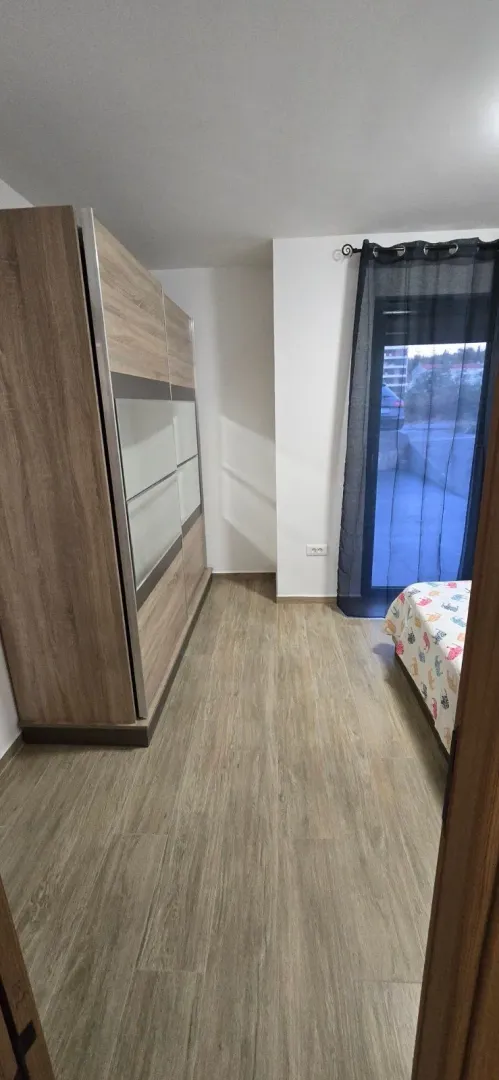 Furnished bedroom with a large wardrobe and access to the terrace.
