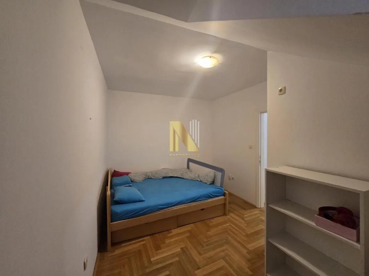 Prodaja, trosoban stan, 80m², Socijalno, Novi Sad Sve Podlokacije