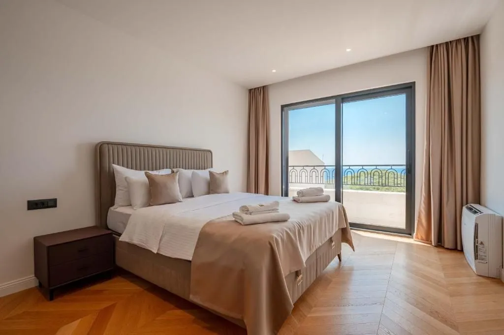 Rent, house, 318m², Reževići, Budva