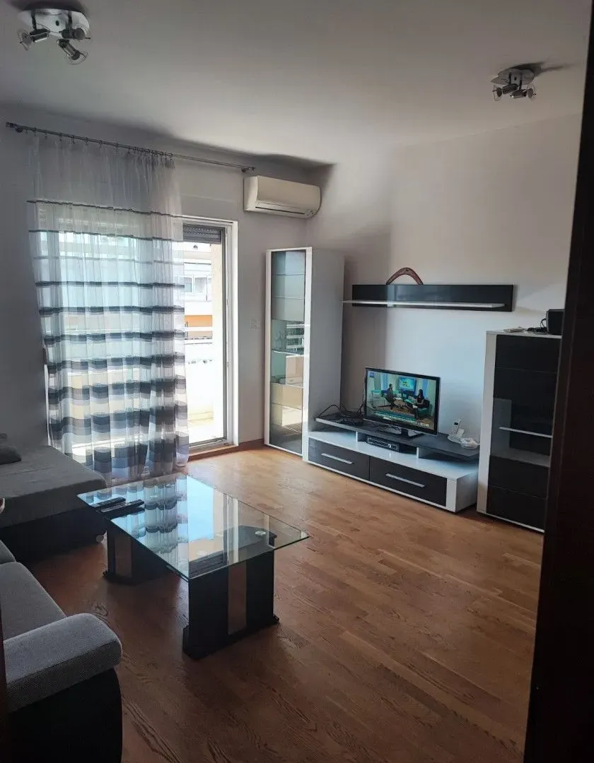 Izdavanje, dvosoban stan, 75m², City Kvart, Podgorica